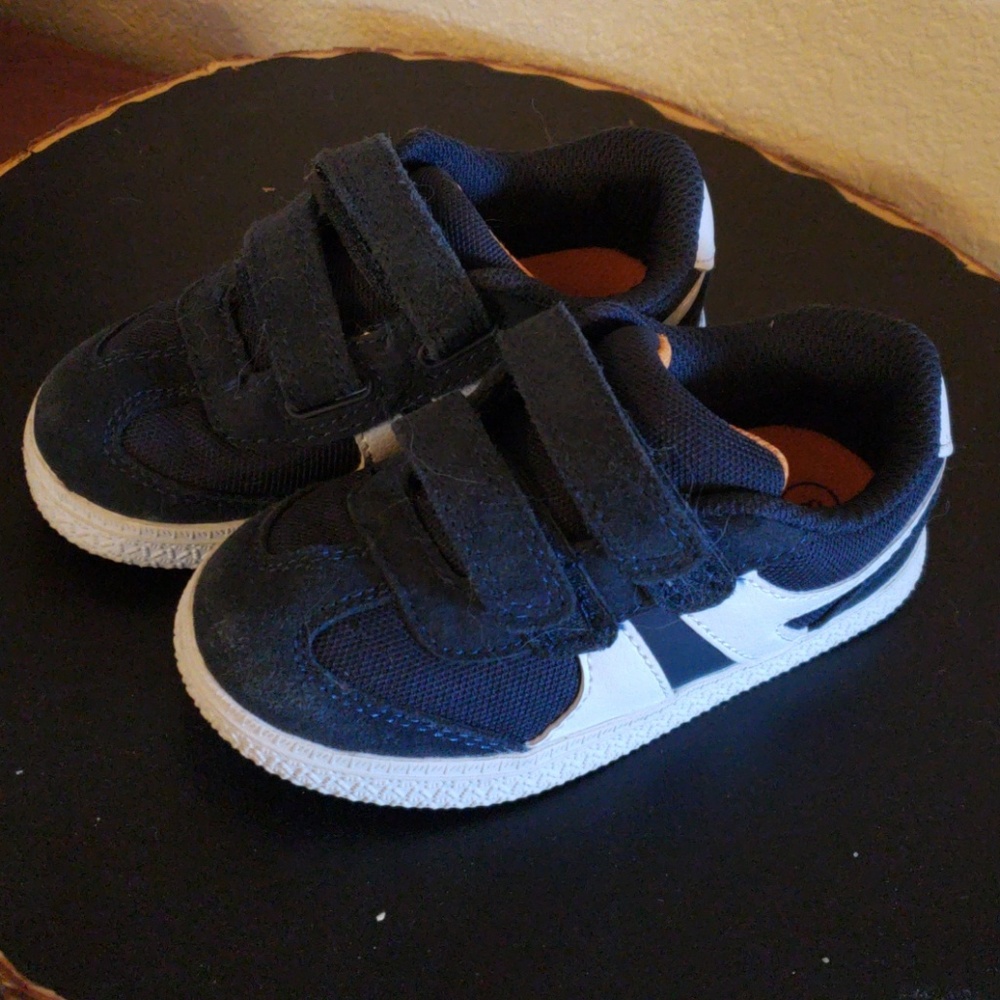 Cat & Jack toddler boy tennis shoes